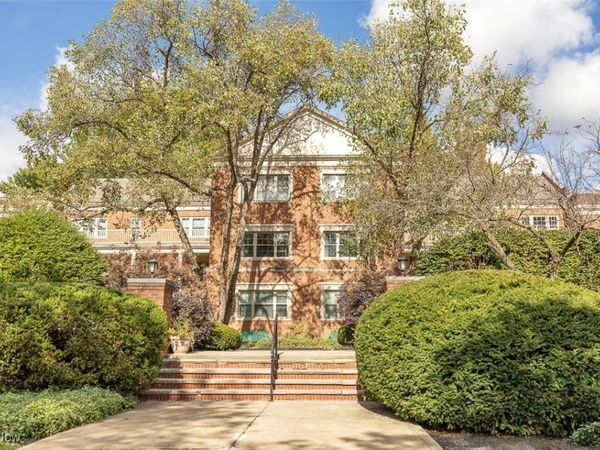 15825 Van Aken Boulevard, Unit 105W, Shaker Heights, OH 44120