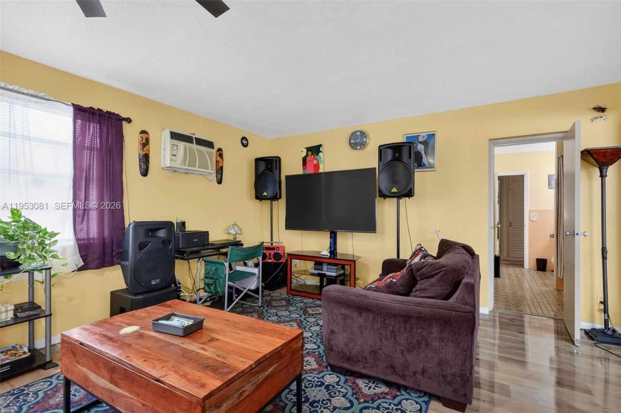 6861 SW 1st Ct , Pembroke Pines, FL 33023 Photo