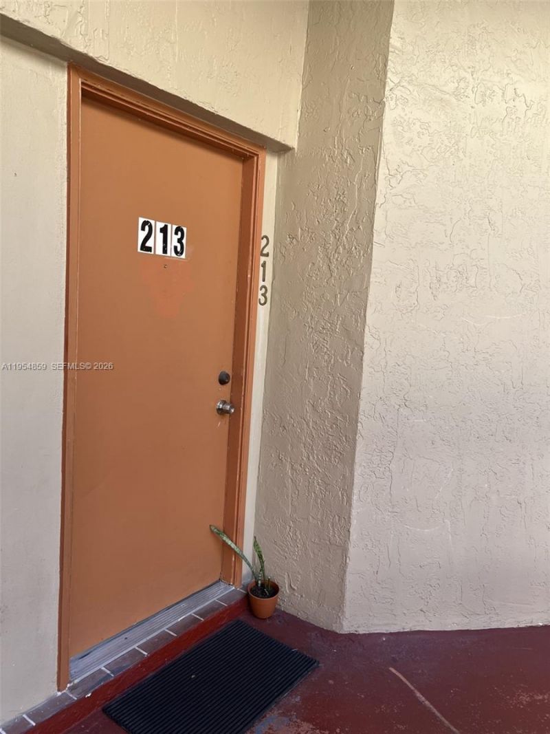 10229 NW 9th St Cir, Unit 213-2, Miami, FL 33172 Photo