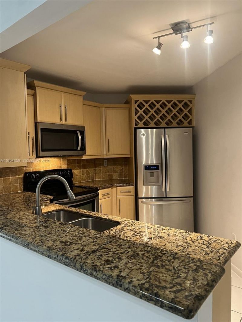 10229 NW 9th St Cir, Unit 213-2, Miami, FL 33172 Photo