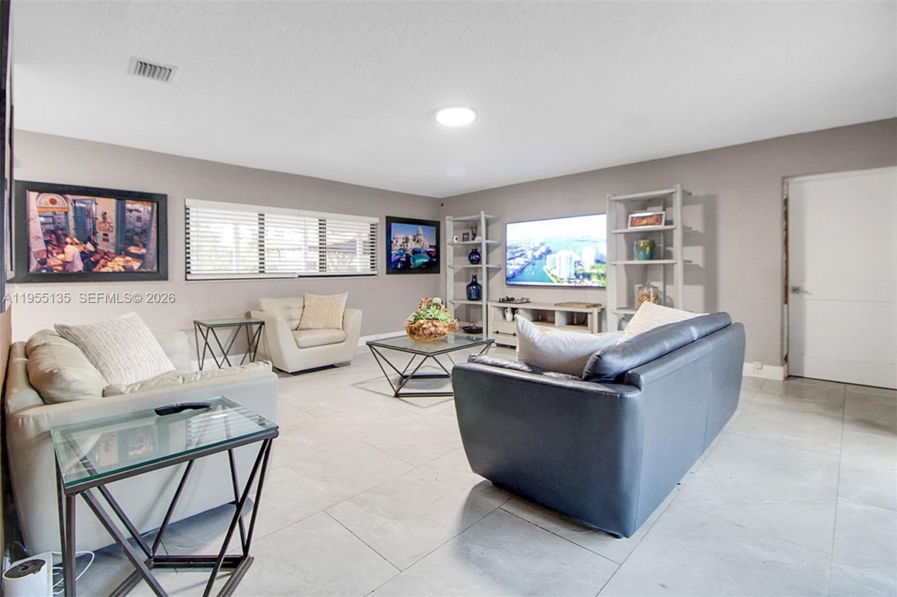 18280 SW 202nd St, Miami, FL 33187 Photo