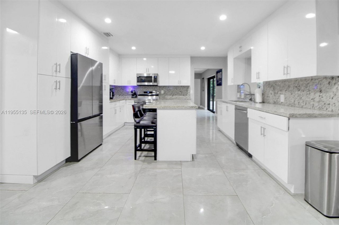 18280 SW 202nd St, Miami, FL 33187 Photo