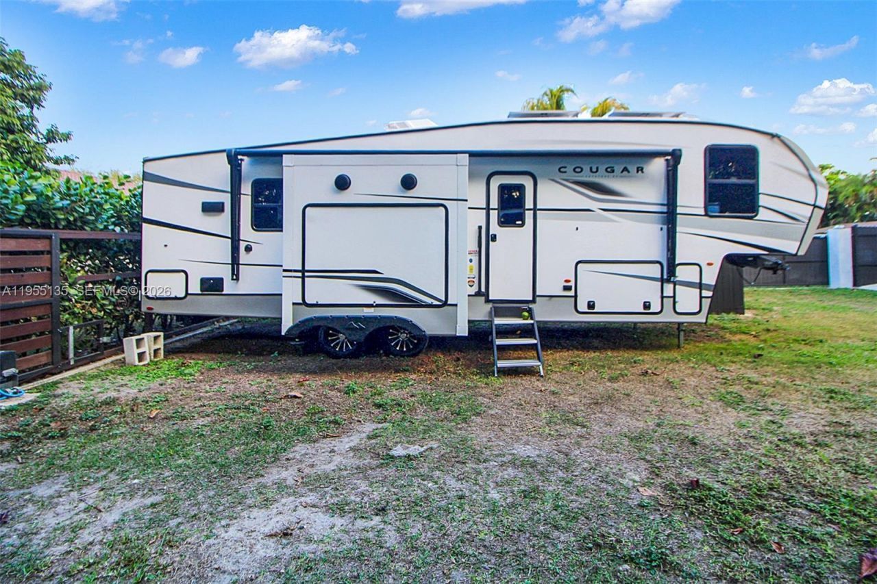 18280 SW 202nd St, Miami, FL 33187 Photo