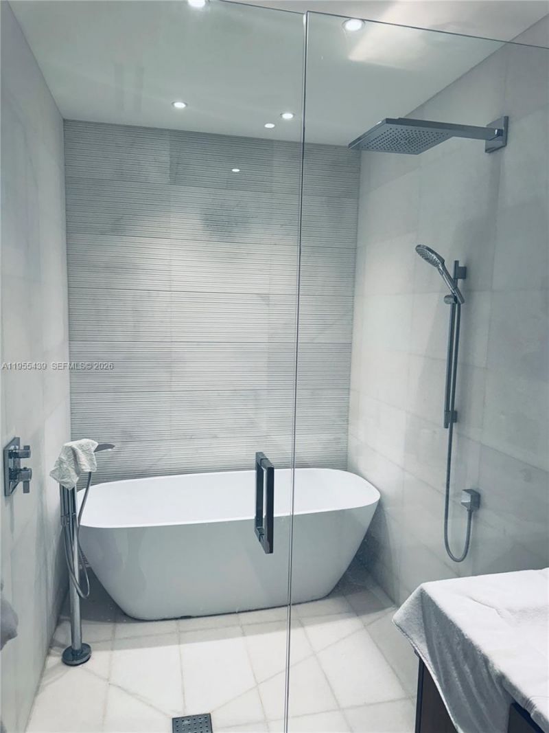 304 Ocean Dr , Unit 302, Miami Beach, FL 33139 Photo