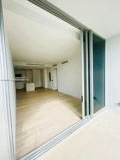 304 Ocean Dr , Unit 302, Miami Beach, FL 33139 Photo