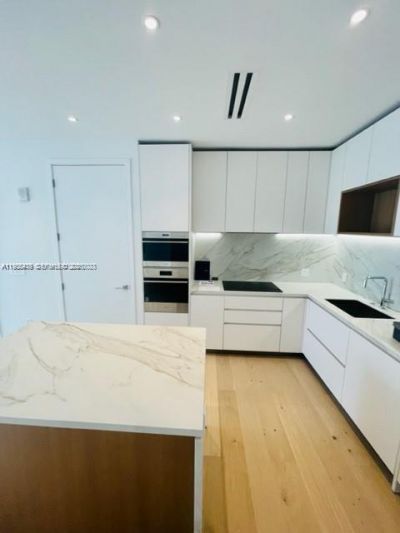 304 Ocean Dr , Unit 302, Miami Beach, FL 33139 Photo