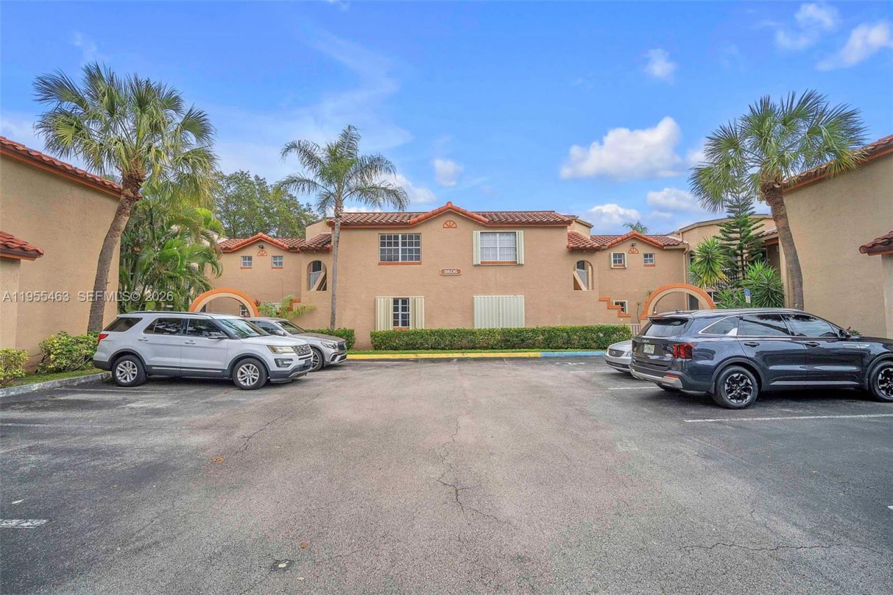8606 SW 3rd St , Unit 103, Pembroke Pines, FL 33025 Photo