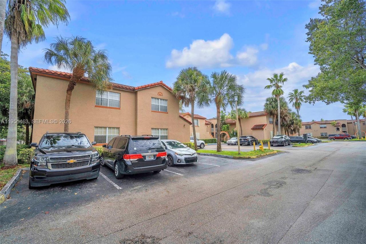 8606 SW 3rd St , Unit 103, Pembroke Pines, FL 33025 Photo