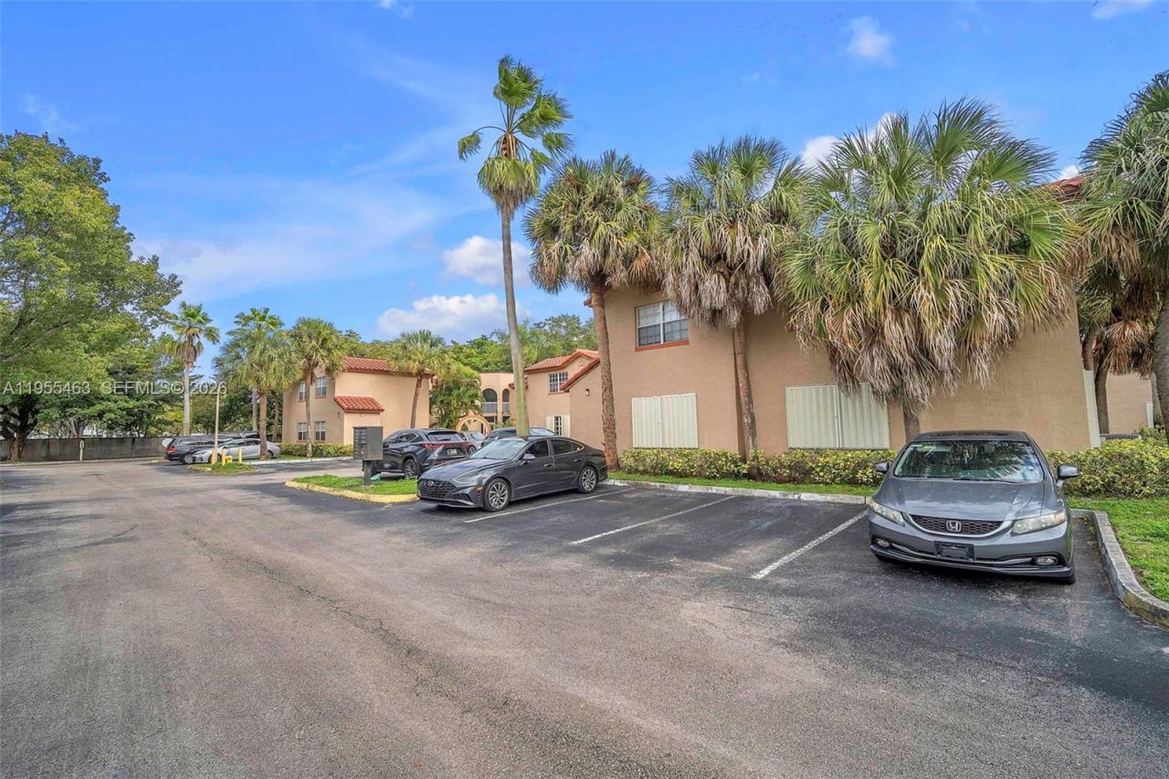 8606 SW 3rd St , Unit 103, Pembroke Pines, FL 33025 Photo