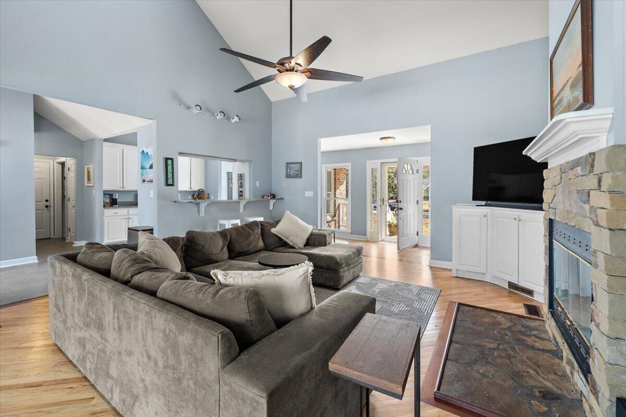 3582 Heathermoor Court Photo 6