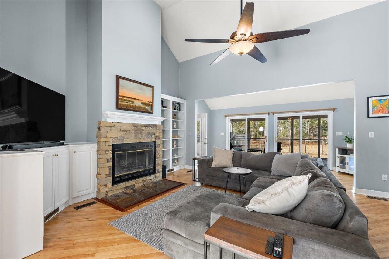 3582 Heathermoor Court Photo 7