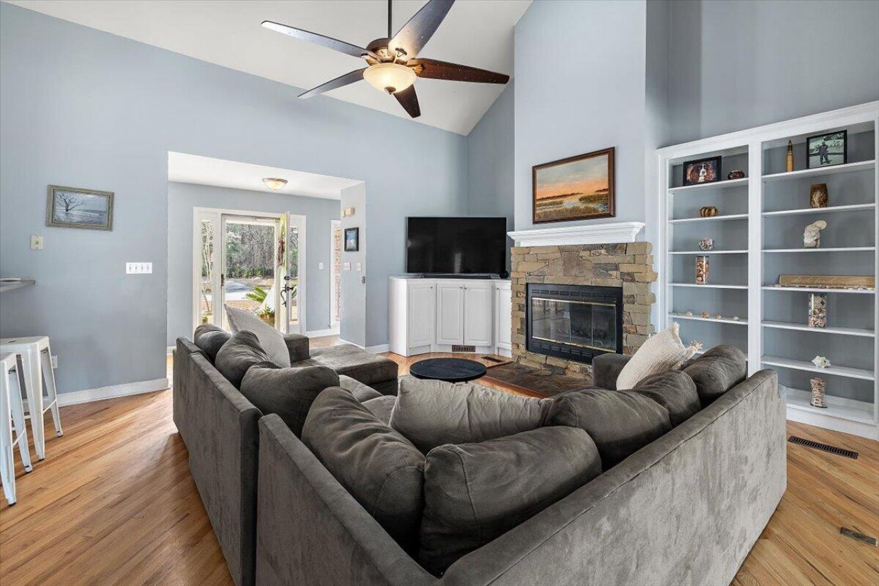 3582 Heathermoor Court Photo 8