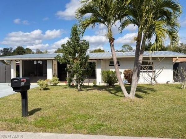 40 Victoria DR , NORTH FORT MYERS, FL 33917