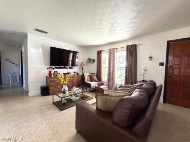 40 Victoria Dr , North Fort Myers, FL 33917 Photo