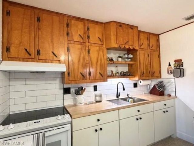 40 Victoria Dr , North Fort Myers, FL 33917 Photo