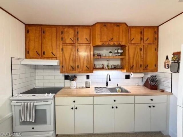 40 Victoria Dr , North Fort Myers, FL 33917 Photo