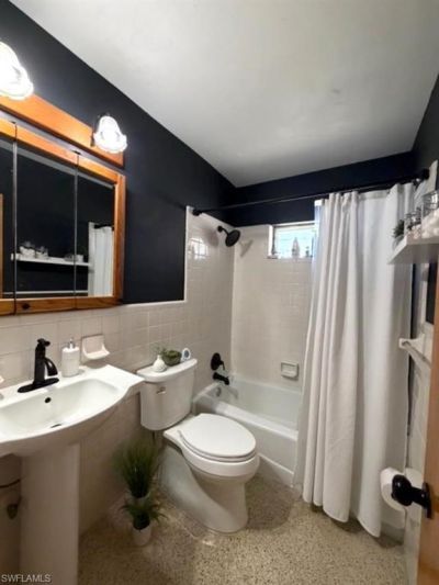 40 Victoria Dr , North Fort Myers, FL 33917 Photo