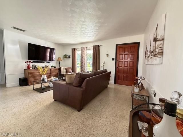 40 Victoria Dr , North Fort Myers, FL 33917 Photo