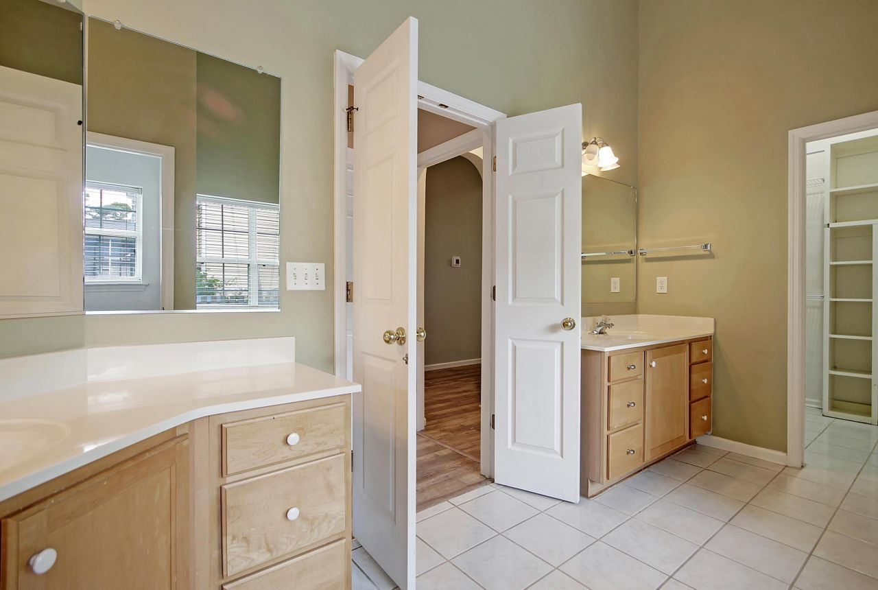 2264 Andover Way Photo 17