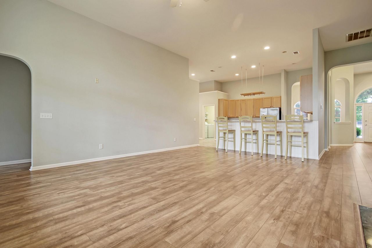 2264 Andover Way Photo 4