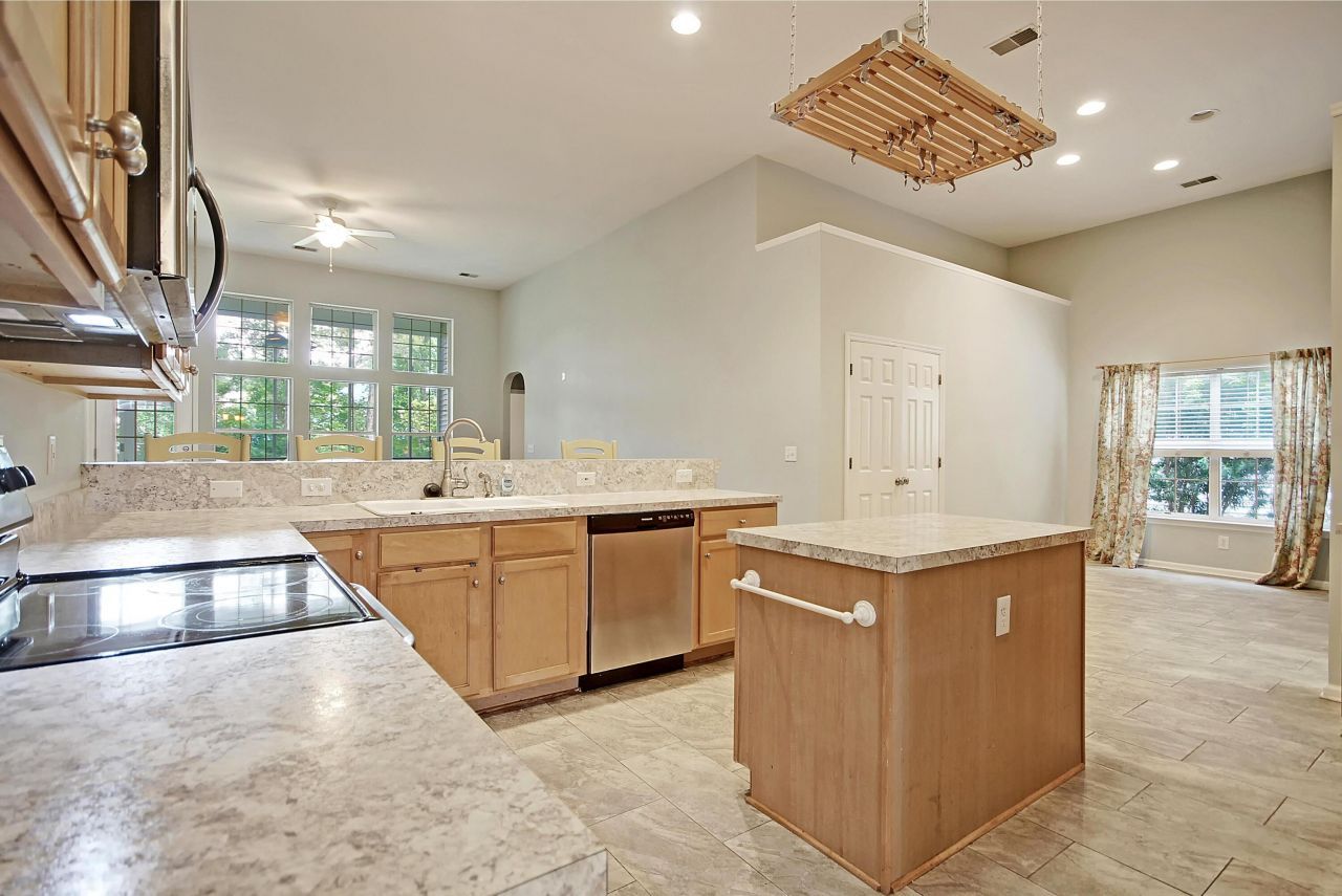 2264 Andover Way Photo 9