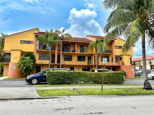 2582 W 56th St, Unit 201, Hialeah, FL 33016