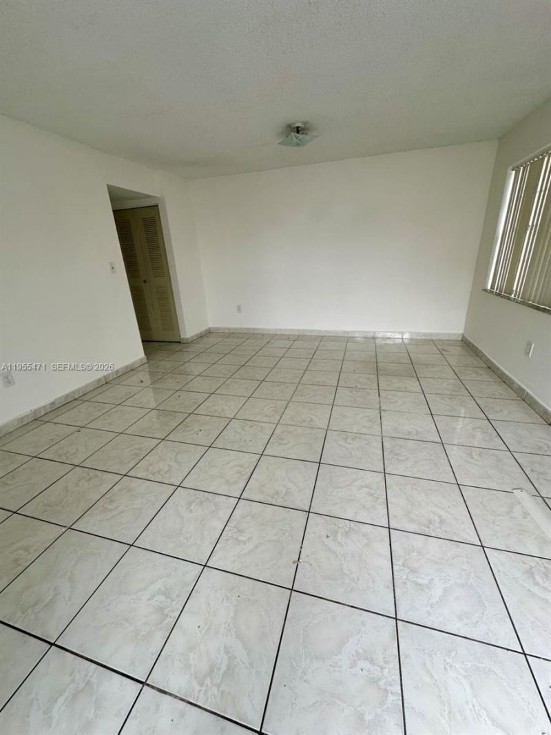 2582 W 56th St, Unit 201, Hialeah, FL 33016 Photo