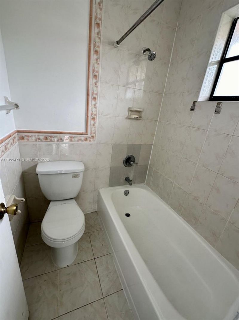 2582 W 56th St, Unit 201, Hialeah, FL 33016 Photo