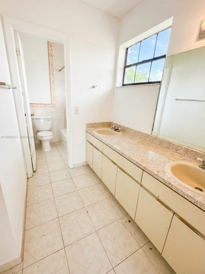 2582 W 56th St, Unit 201, Hialeah, FL 33016 Photo