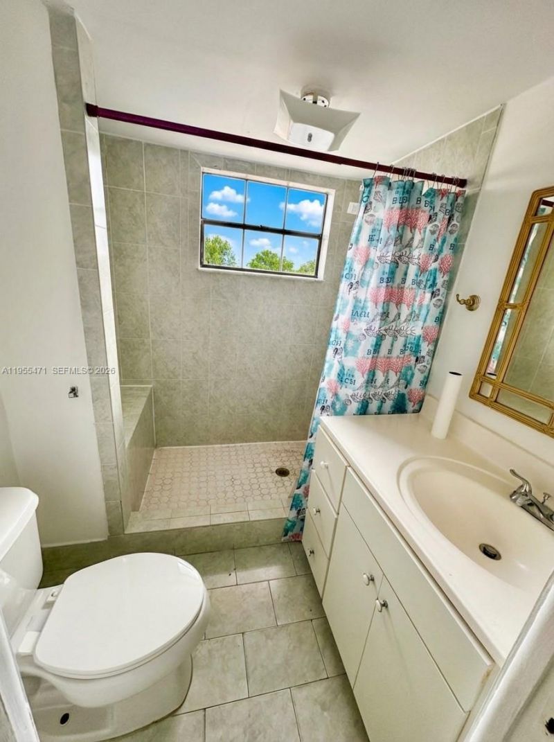 2582 W 56th St, Unit 201, Hialeah, FL 33016 Photo