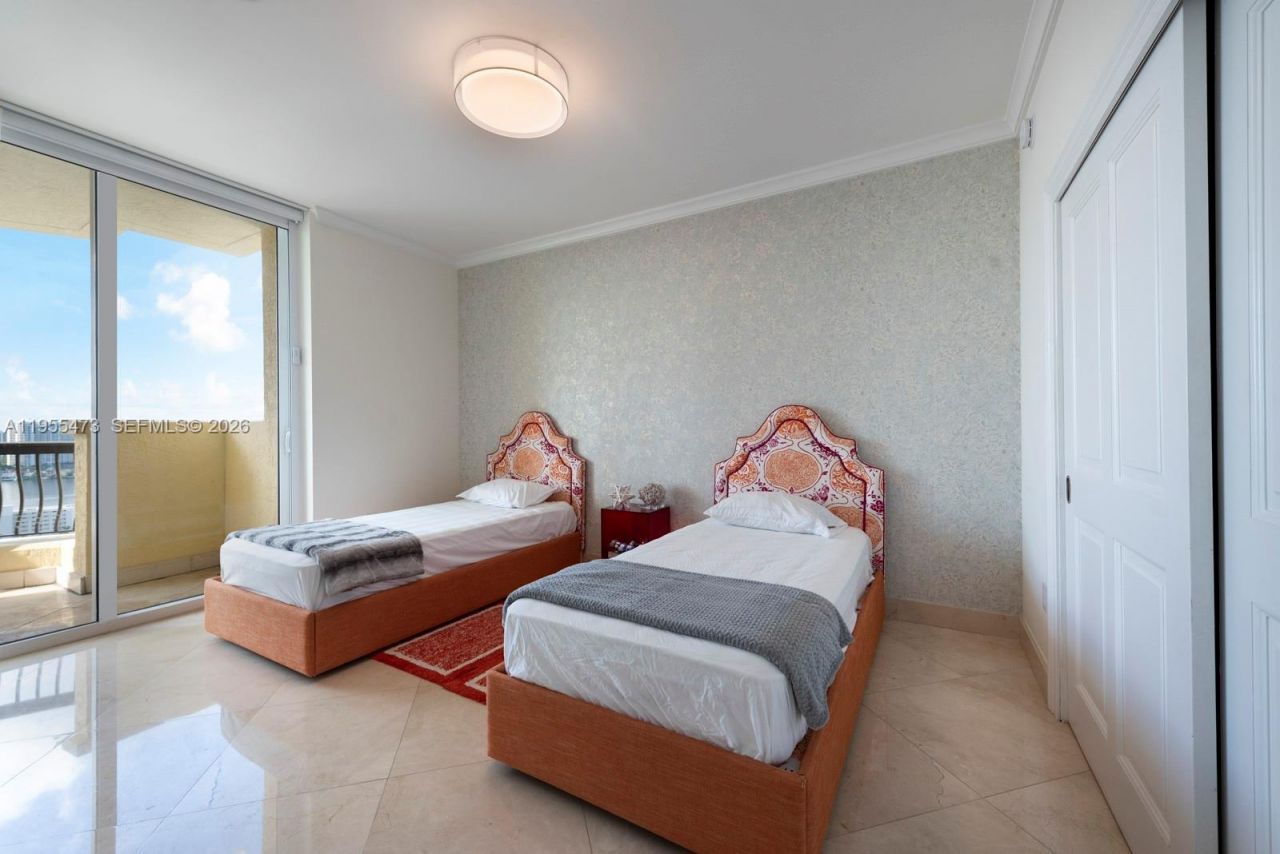 17875 Collins Ave , Unit 2605, Sunny Isles Beach, FL 33160 Photo