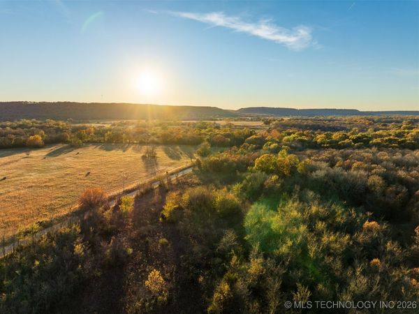 1 E 1020 Road , Warner, OK 74469