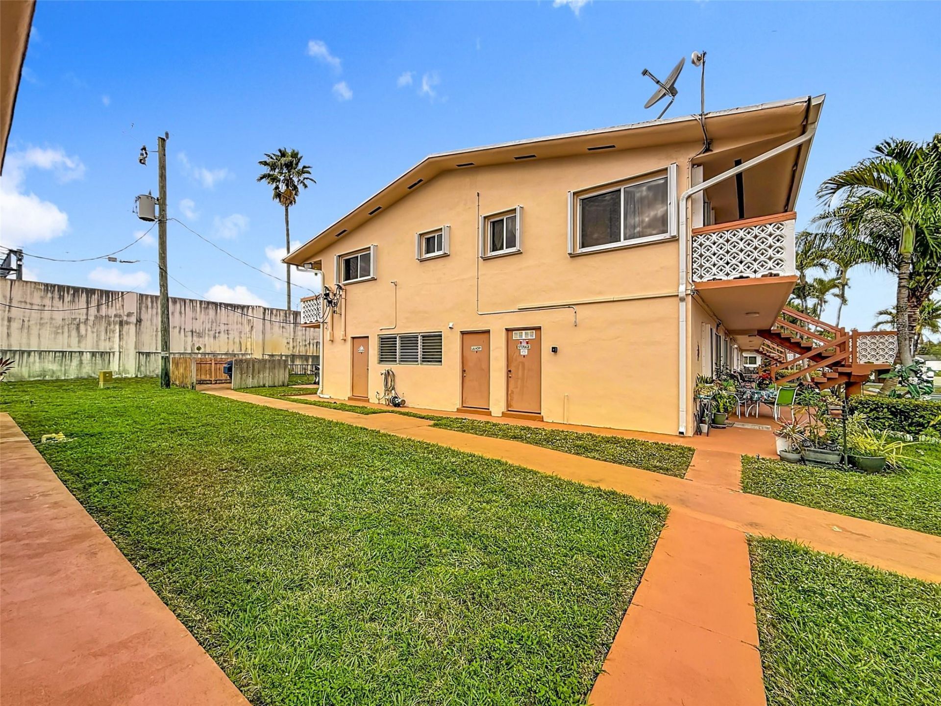 800 SW 11th Avenue, Unit 12, Hallandale Beach, FL 33009 Photo