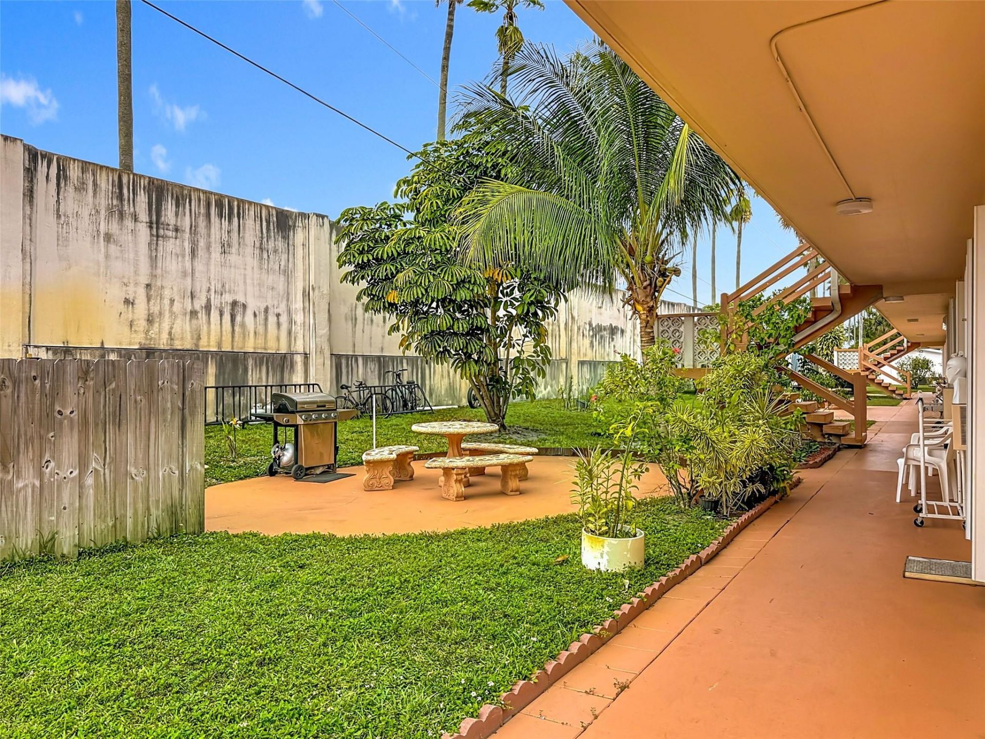 800 SW 11th Avenue, Unit 12, Hallandale Beach, FL 33009 Photo