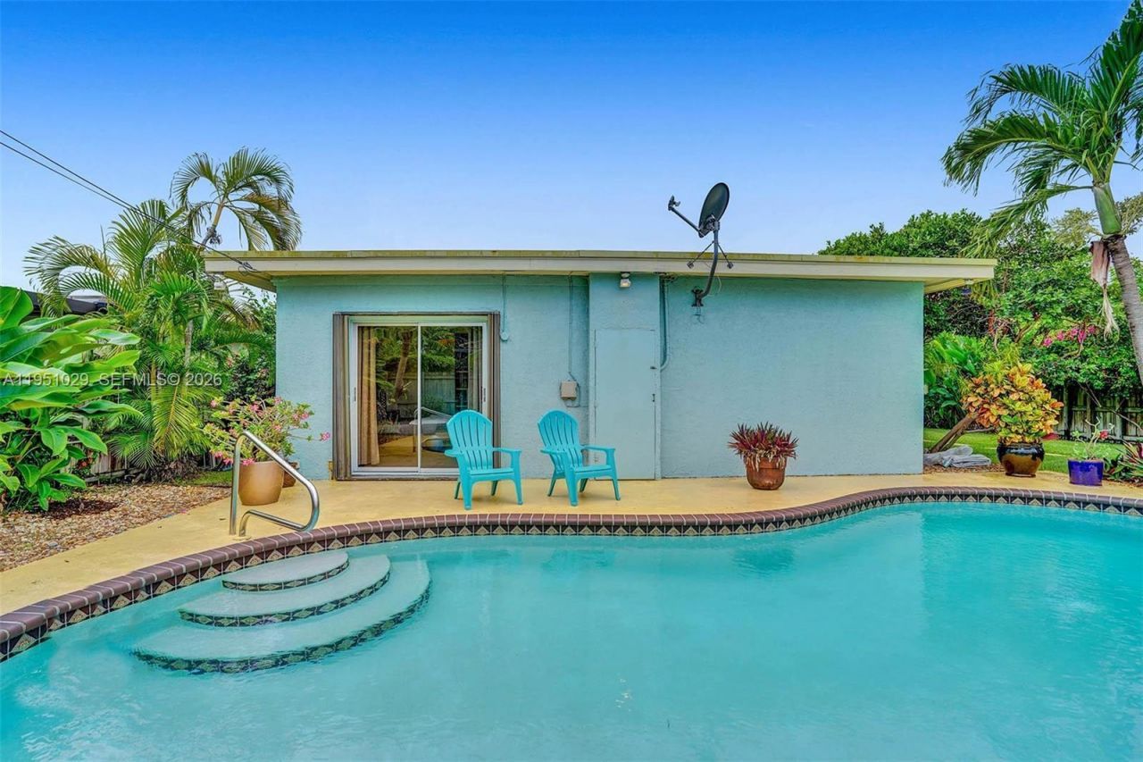 7525 W Treasure Dr, North Bay Village, FL 33141 Photo