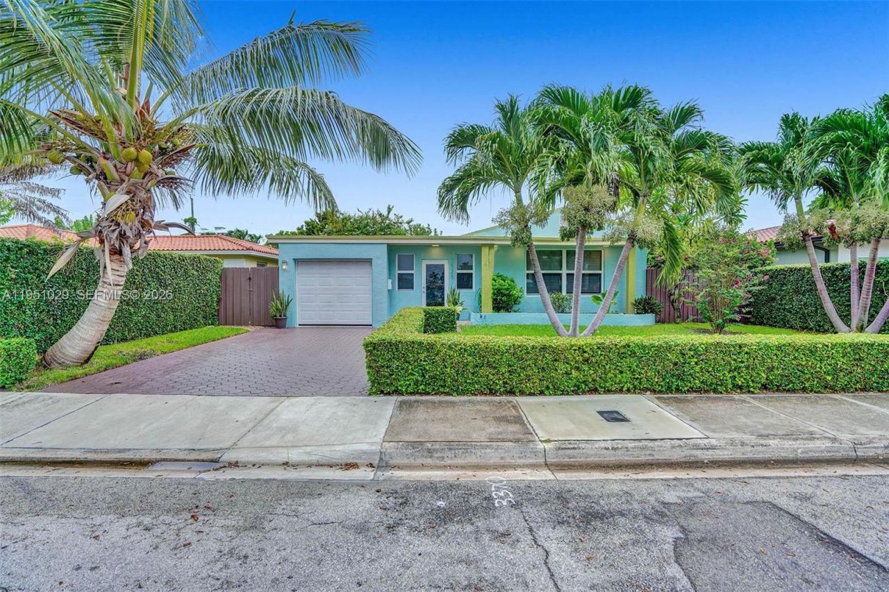 7525 W Treasure Dr, North Bay Village, FL 33141 Photo