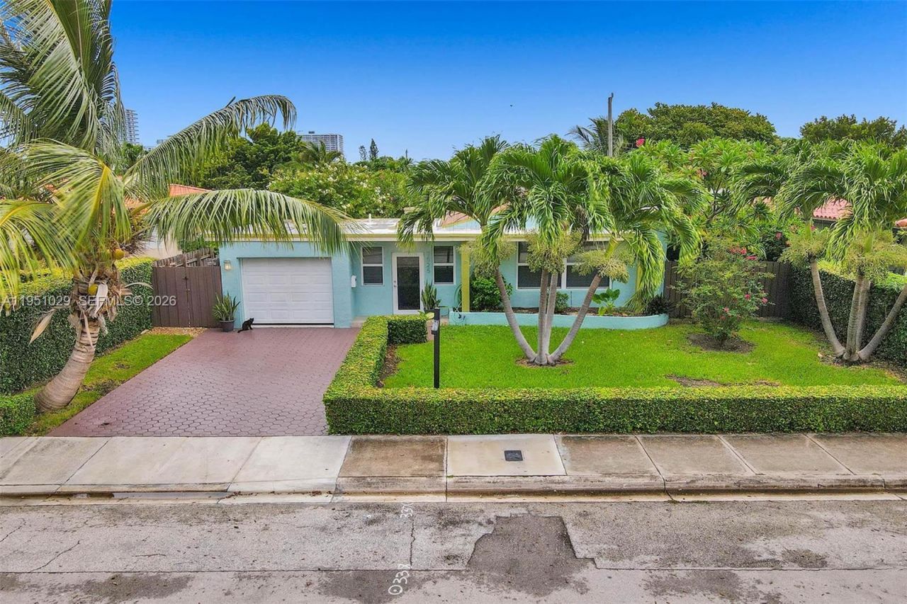 7525 W Treasure Dr, North Bay Village, FL 33141 Photo