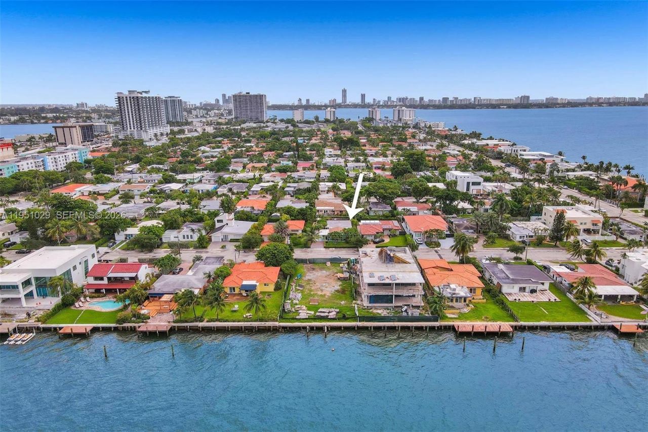 7525 W Treasure Dr, North Bay Village, FL 33141 Photo