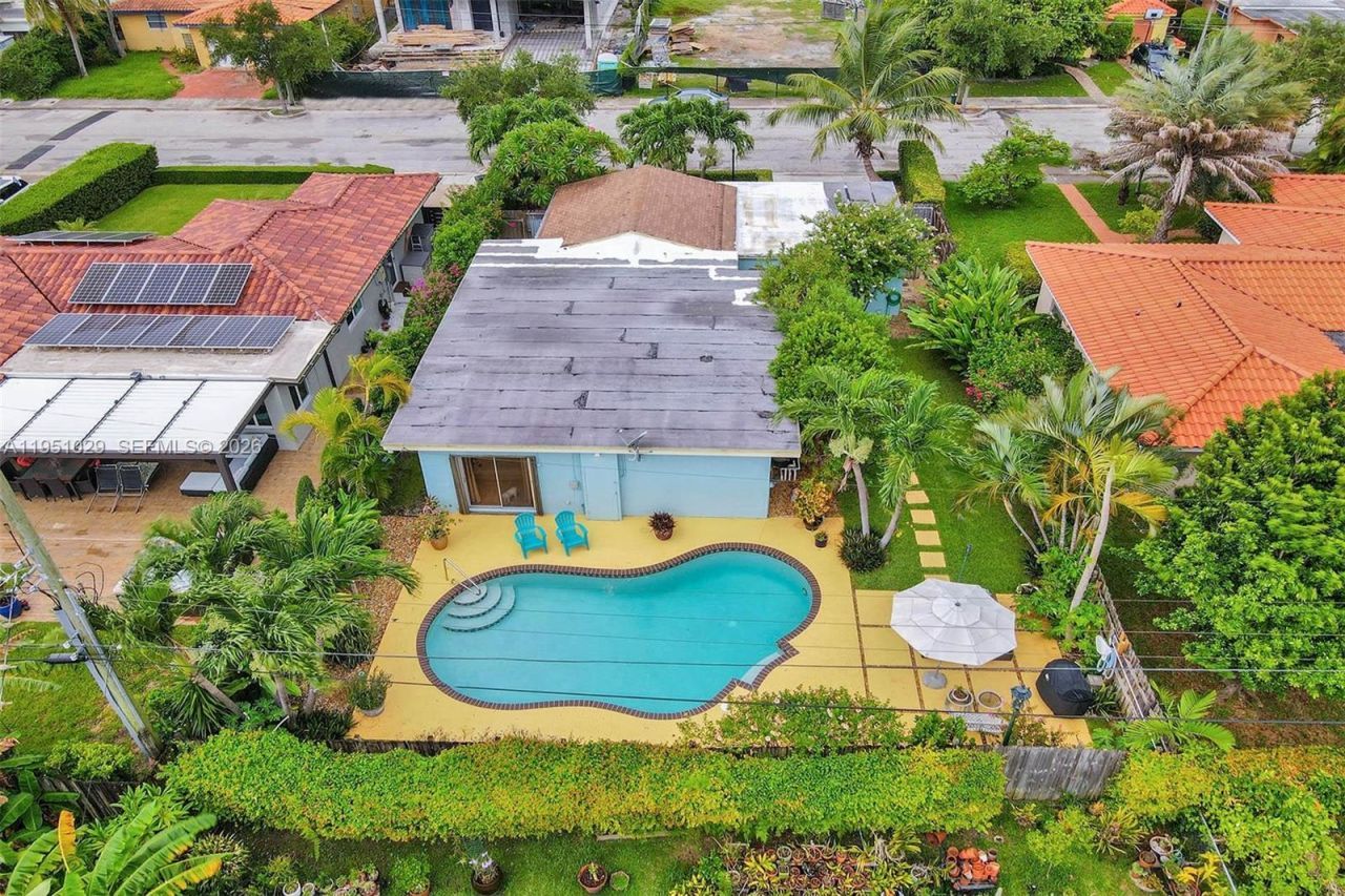 7525 W Treasure Dr, North Bay Village, FL 33141 Photo