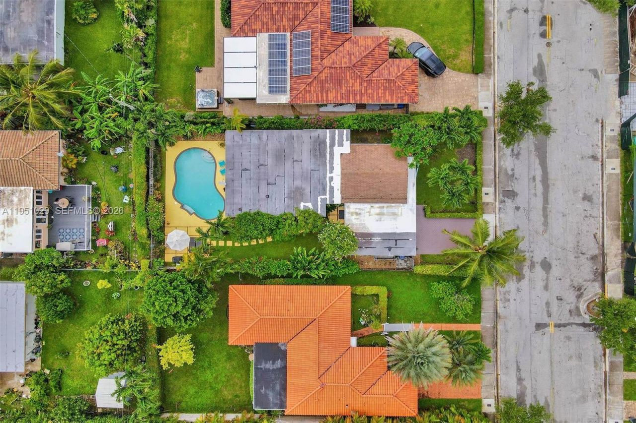 7525 W Treasure Dr, North Bay Village, FL 33141 Photo