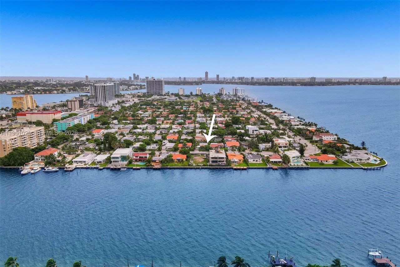 7525 W Treasure Dr, North Bay Village, FL 33141 Photo