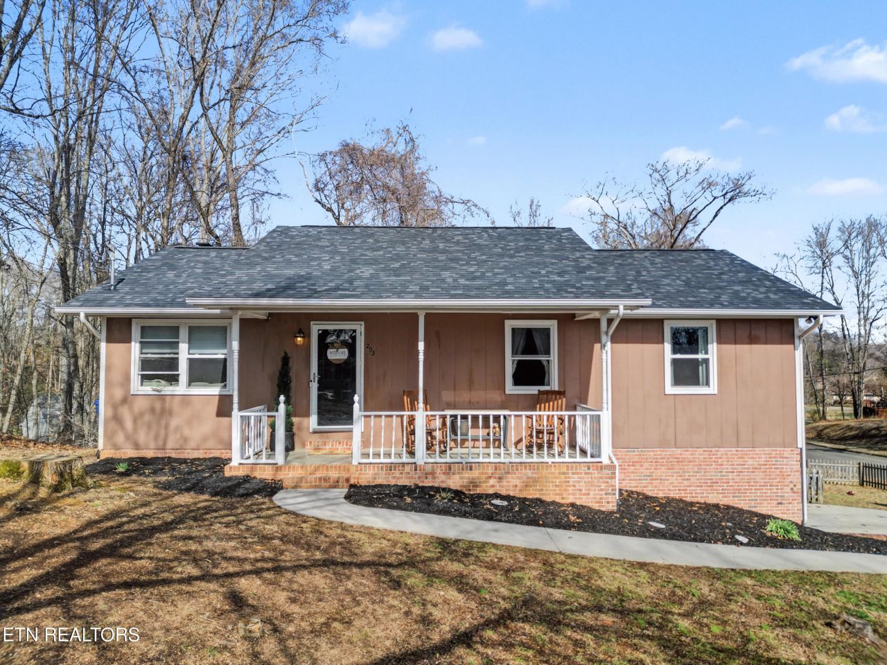 203 Indian Hills Circle, Clinton, TN 37716 Main Photo