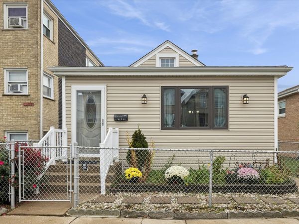 7211 W 58th Place, Summit, IL 60501