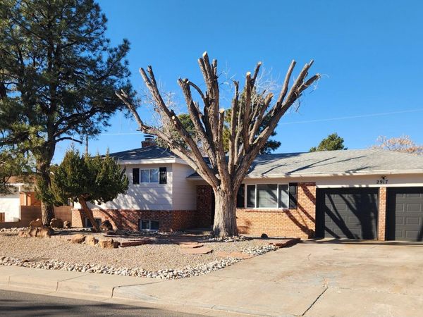2917 Espanola Street NE, Albuquerque, NM 87110