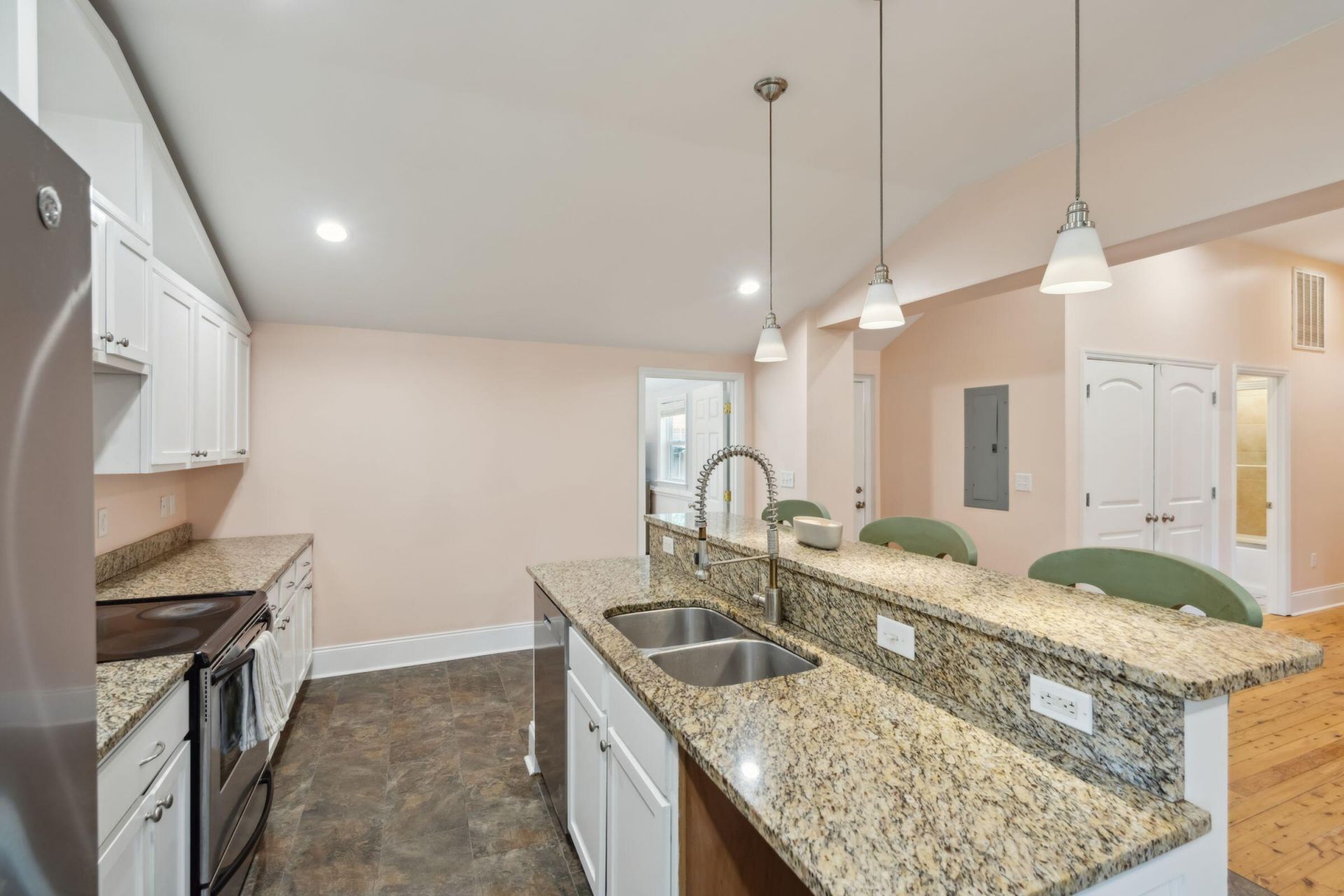 1540 Fort Johnson Road Photo 16