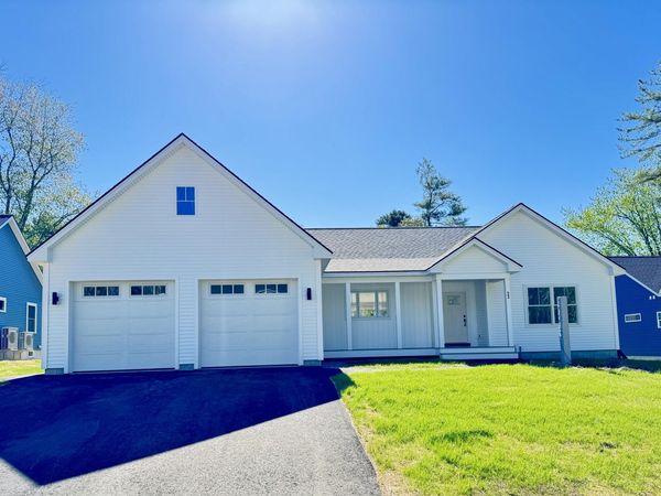23 Forest Glen Lane, Topsham, ME 04086