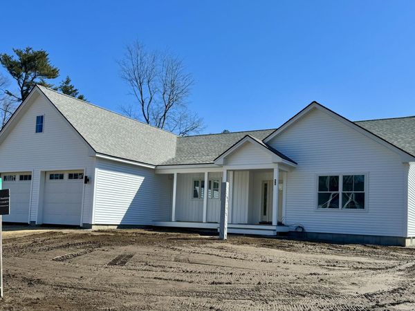 23 Forest Glen Lane, Topsham, ME 04086