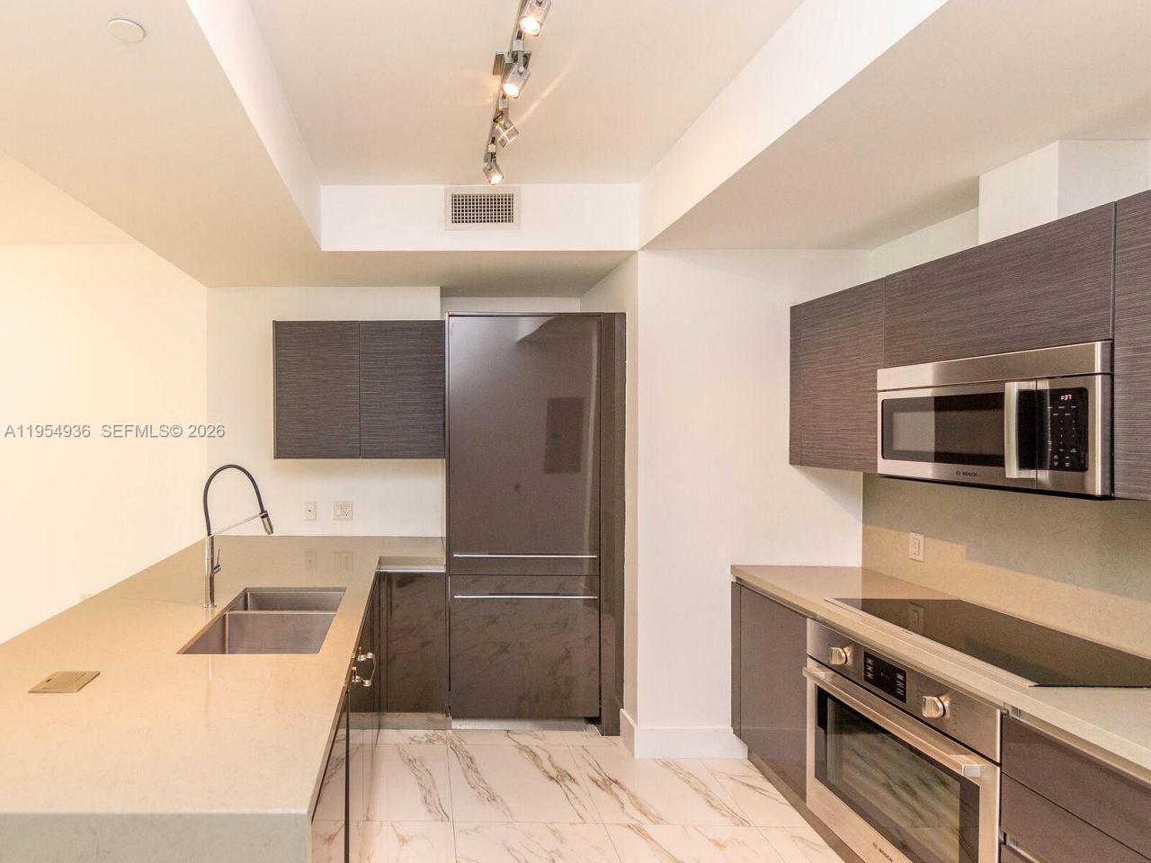 1080 Brickell Ave, Unit 1704, Miami, FL 33131 Photo