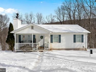 250 RIDGE TOP LANE, LINDEN, VA 22642