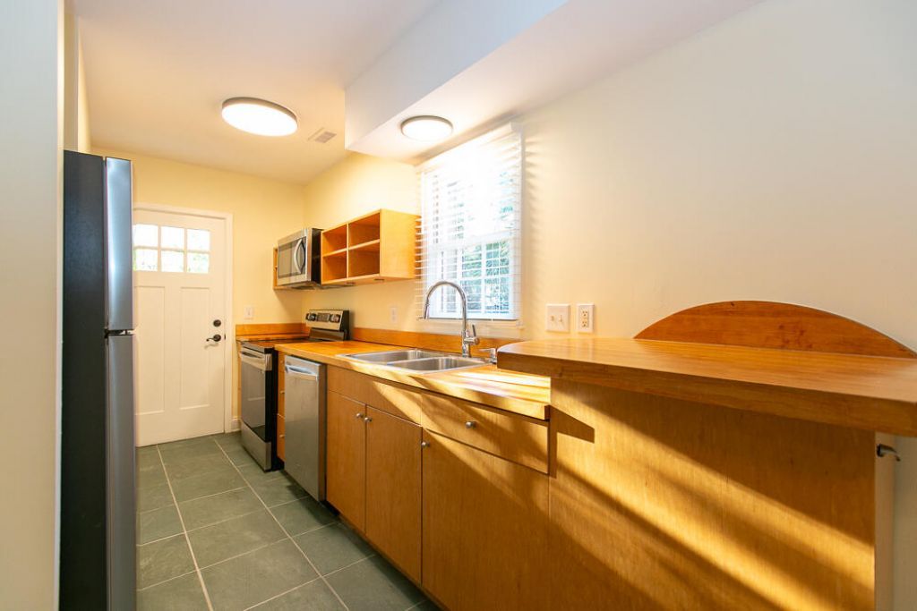 87 America Street Photo 7